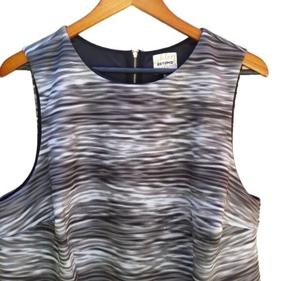 Ashley Graham Top Scuba Crop Tank Sleeveless Ombre Striped Black Sz 16W - Picture 7 of 11